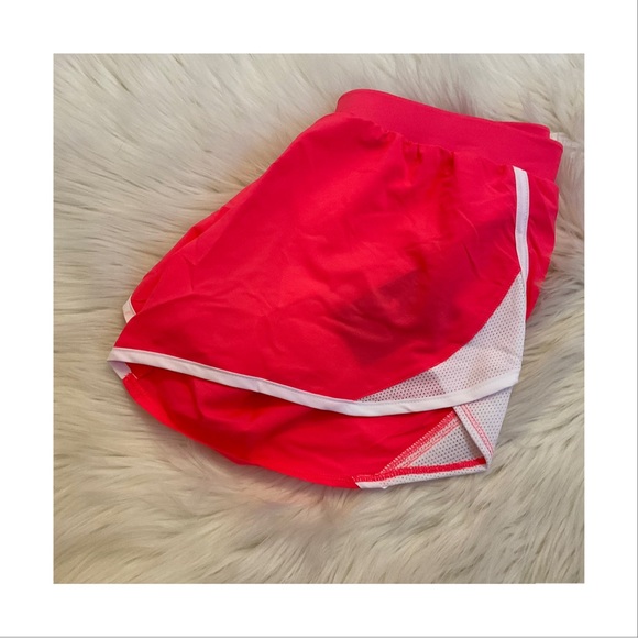 Under Armour UA Fly-By 2.0 Shorts - NWT - Medium - Pink Shock / White - Picture 1 of 10